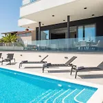 Luxury Excellence With A Pool * Seget Vranjica
