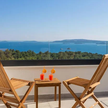 Vila Luxury Excellence With A Pool *