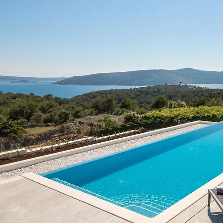 Luxury Excellence With A Pool Seget Vranjica