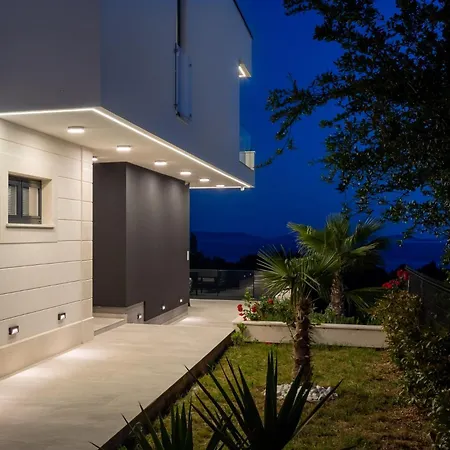 Luxury Excellence With A Pool Vila